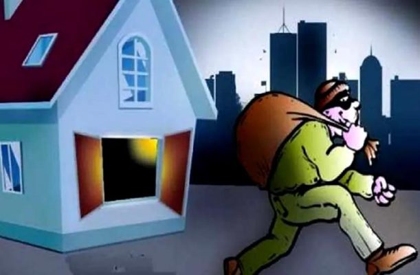 नवगछिया : तेतरी मध्य विद्यालय में चोरी, ताला तोड़कर टैबलेट व इनवर्टर बैटरी ले उड़े चोर