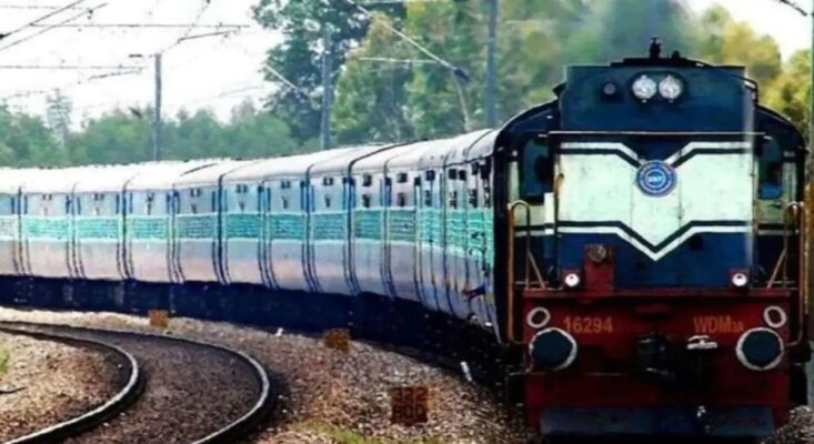 नवगछिया : महानंदा एक्सप्रेस से बाइक टकराई, रेलवे एक्ट के तहत केस दर्ज