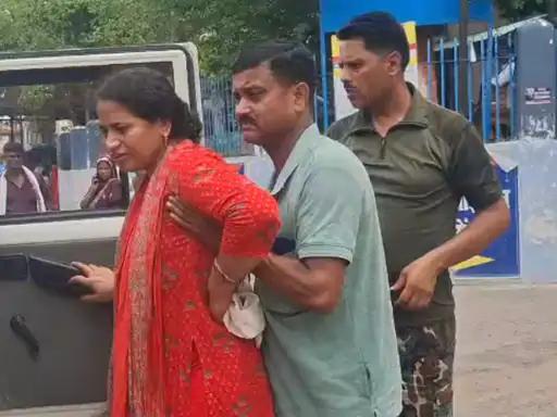 विक्रमशिला सेतु पर सड़क हादसा, साइकिल सवार को बचाने में बाइक अनियंत्रित