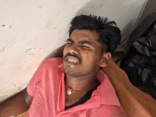 नवगछिया : बकरी को बचाने के प्रयास में बाइक अनियंत्रित होकर गिरी, दो युवक घायल