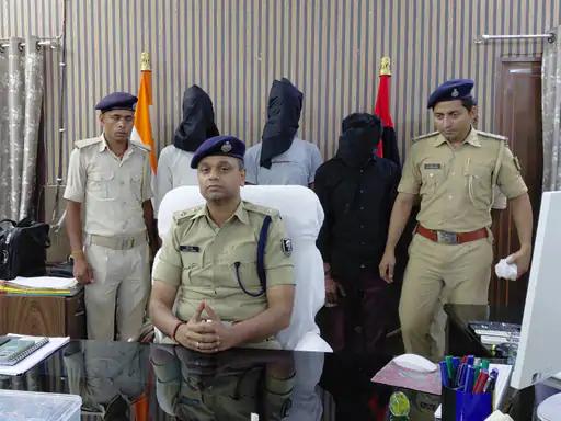 नवगछिया पुलिस की बड़ी कार्रवाई, 30 जिंदा कारतूस और देसी कट्टे के साथ तीन गिरफ्तार