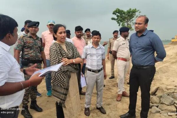 नवगछिया : स्पर संख्या-9 पर अधूरा कटावरोधी कार्य देख भड़कीं डीएम.. दिया अल्टीमेटम