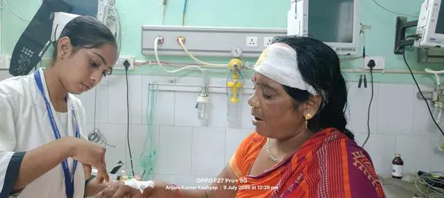 नवगछिया में कलयुगी बेटों का कहर: संपत्ति के लिए माता-पिता को पीटा, घर से निकाला