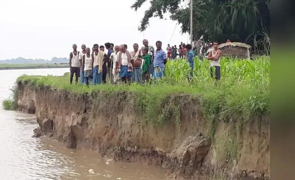 नवगछिया : कोसी कटाव से कोरचक्का गांव पर संकट गहराया, 200 परिवार उजड़े, 500 घर खतरे में