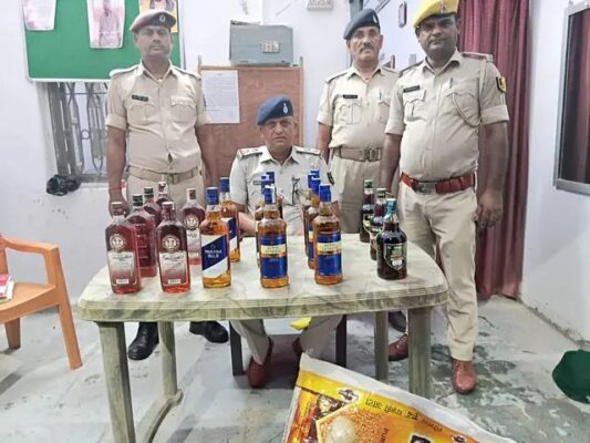 नवगछिया स्टेशन पर जीआरपी की बड़ी कार्रवाई, पैसेंजर ट्रेन से 19 बोतल विदेशी शराब बरामद